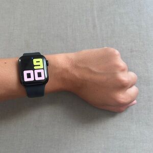 Apple Watch SE 2nd Gen - Lightly Used